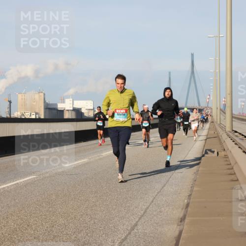 03.10.2025 - Köhlbrandbrückenlauf Lena Gebhardt http://msf.ph/oto/9119226 03.10.2025 09:45:12 Position 2  meine-sportfotos.de