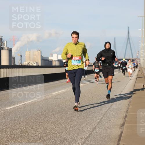 03.10.2025 - Köhlbrandbrückenlauf Lena Gebhardt http://msf.ph/oto/9119248 03.10.2025 09:45:13 Position 2 1517 meine-sportfotos.de