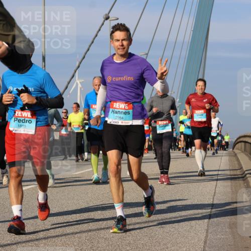 03.10.2025 - Köhlbrandbrückenlauf Strokosch-Dieckow http://msf.ph/oto/9119256 03.10.2025 09:53:03 Position 2 2965, 1815, 2984 meine-sportfotos.de