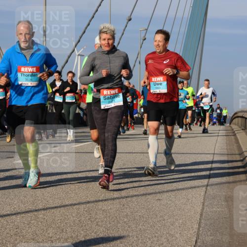 03.10.2025 - Köhlbrandbrückenlauf Strokosch-Dieckow http://msf.ph/oto/9119260 03.10.2025 09:53:05 Position 2 3676, 2421, 1883 meine-sportfotos.de