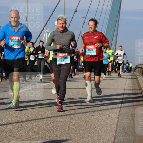 03.10.2025 - Köhlbrandbrückenlauf Strokosch-Dieckow http://msf.ph/oto/9119265 03.10.2025 09:53:05 Position 2 3676, 2421, 1883 meine-sportfotos.de