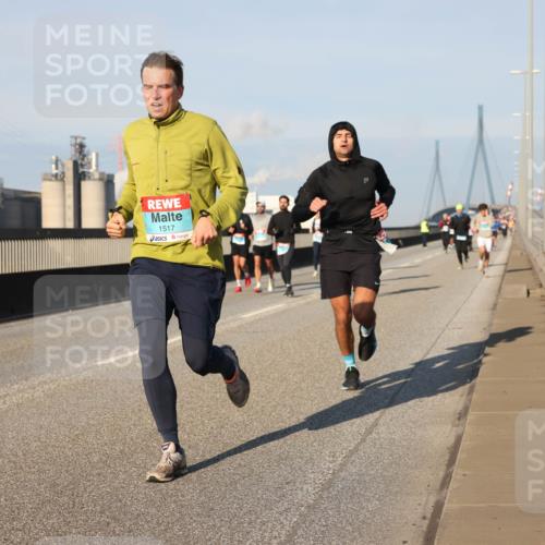 03.10.2025 - Köhlbrandbrückenlauf Lena Gebhardt http://msf.ph/oto/9119280 03.10.2025 09:45:14 Position 2 1517 meine-sportfotos.de