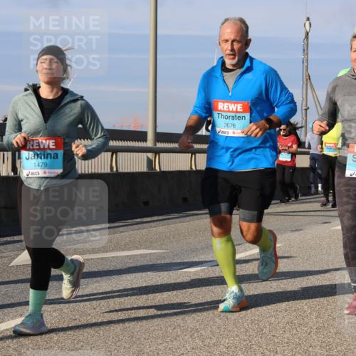 03.10.2025 - Köhlbrandbrückenlauf Strokosch-Dieckow http://msf.ph/oto/9119286 03.10.2025 09:53:06 Position 2 1479, 3676, 2421 meine-sportfotos.de