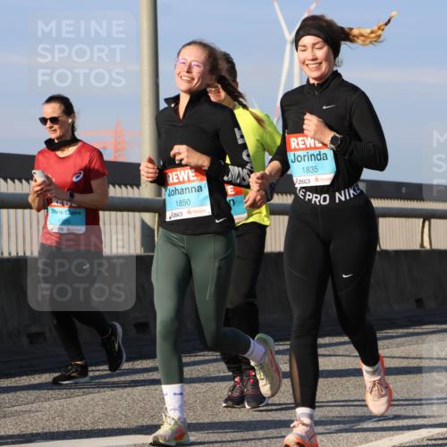03.10.2025 - Köhlbrandbrückenlauf Strokosch-Dieckow http://msf.ph/oto/9119301 03.10.2025 09:53:10 Position 2 1920, 1850, 1835 meine-sportfotos.de