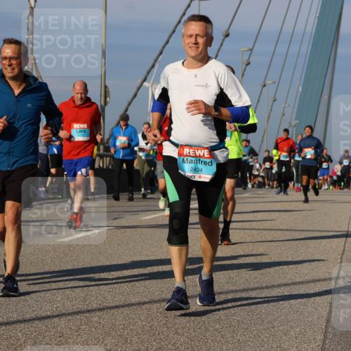 03.10.2025 - Köhlbrandbrückenlauf Strokosch-Dieckow http://msf.ph/oto/9119357 03.10.2025 09:53:13 Position 2 3172, 2404 meine-sportfotos.de