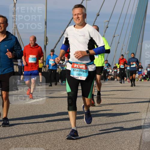 03.10.2025 - Köhlbrandbrückenlauf Strokosch-Dieckow http://msf.ph/oto/9119365 03.10.2025 09:53:13 Position 2 3172, 2404 meine-sportfotos.de