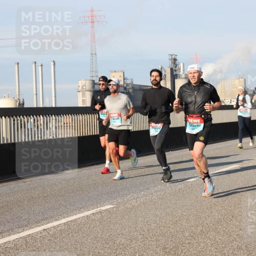 03.10.2025 - Köhlbrandbrückenlauf Lena Gebhardt http://msf.ph/oto/9119387 03.10.2025 09:45:18 Position 2 1071, 3091 meine-sportfotos.de