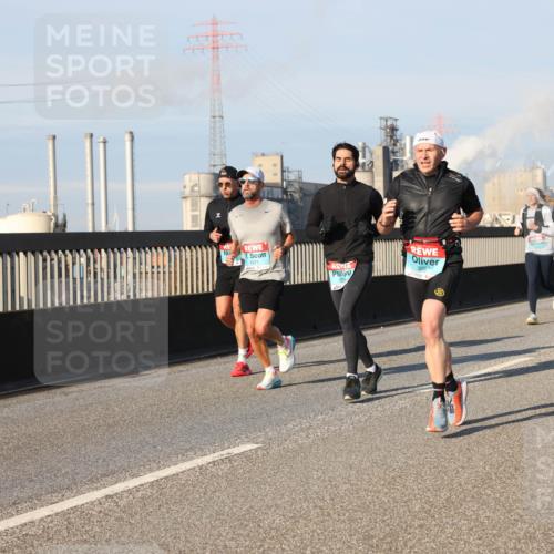 03.10.2025 - Köhlbrandbrückenlauf Lena Gebhardt http://msf.ph/oto/9119393 03.10.2025 09:45:18 Position 2 1071, 3091 meine-sportfotos.de