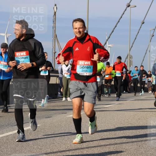 03.10.2025 - Köhlbrandbrückenlauf Strokosch-Dieckow http://msf.ph/oto/9119415 03.10.2025 09:53:18 Position 2 2854, 2855 meine-sportfotos.de