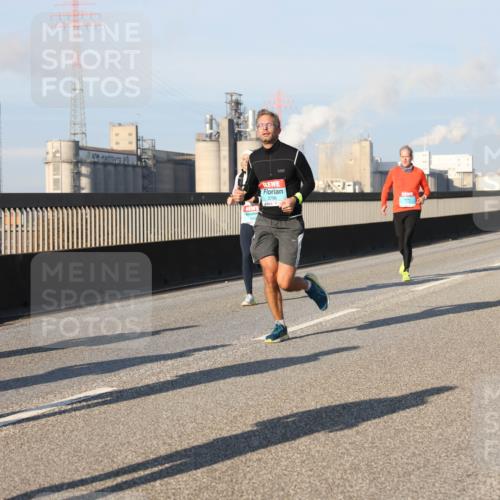 03.10.2025 - Köhlbrandbrückenlauf Lena Gebhardt http://msf.ph/oto/9119422 03.10.2025 09:45:19 Position 2 2796 meine-sportfotos.de