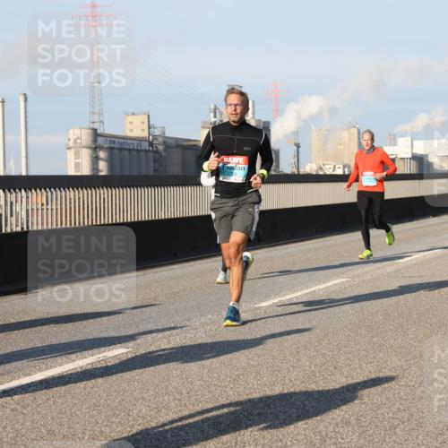 03.10.2025 - Köhlbrandbrückenlauf Lena Gebhardt http://msf.ph/oto/9119426 03.10.2025 09:45:19 Position 2  meine-sportfotos.de