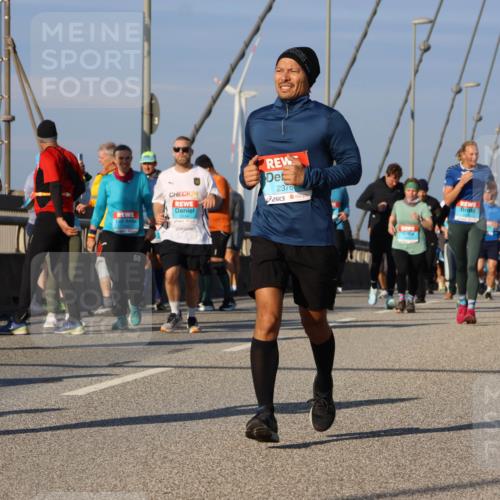 03.10.2025 - Köhlbrandbrückenlauf Strokosch-Dieckow http://msf.ph/oto/9119440 03.10.2025 09:53:20 Position 2 24, 2376, 55 meine-sportfotos.de