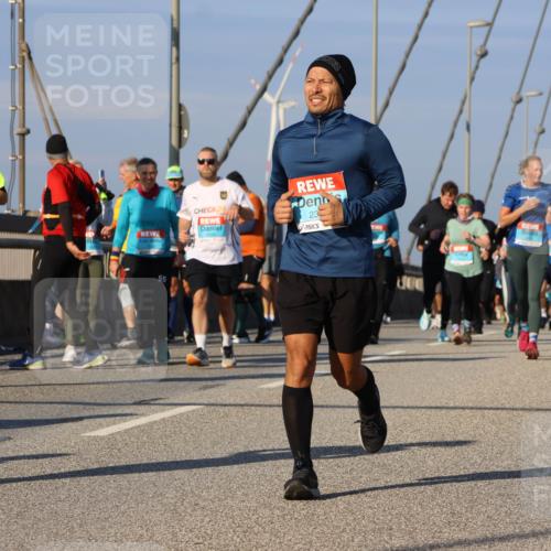 03.10.2025 - Köhlbrandbrückenlauf Strokosch-Dieckow http://msf.ph/oto/9119447 03.10.2025 09:53:20 Position 2 55, 24, 23, 800 meine-sportfotos.de