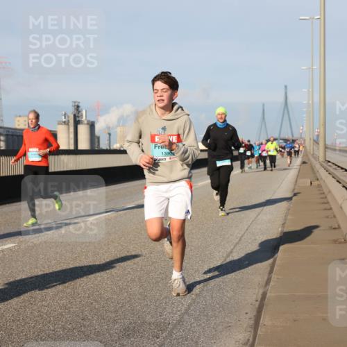 03.10.2025 - Köhlbrandbrückenlauf Lena Gebhardt http://msf.ph/oto/9119472 03.10.2025 09:45:22 Position 2 1396 meine-sportfotos.de