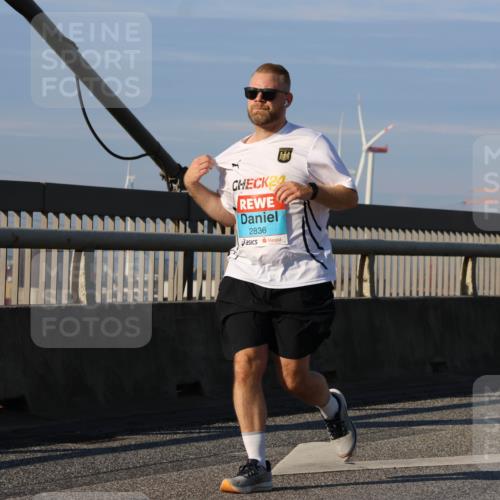 03.10.2025 - Köhlbrandbrückenlauf Strokosch-Dieckow http://msf.ph/oto/9119502 03.10.2025 09:53:26 Position 2 24, 2836, 55 meine-sportfotos.de
