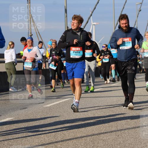 03.10.2025 - Köhlbrandbrückenlauf Strokosch-Dieckow http://msf.ph/oto/9119530 03.10.2025 09:53:33 Position 2 2770, 1746, 1561, 1562 meine-sportfotos.de
