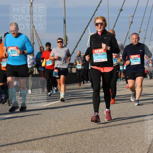 03.10.2025 - Köhlbrandbrückenlauf Strokosch-Dieckow http://msf.ph/oto/9119566 03.10.2025 09:53:39 Position 2 1593, 1740, 1917, 2460 meine-sportfotos.de