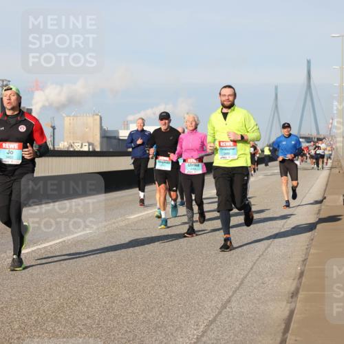 03.10.2025 - Köhlbrandbrückenlauf Lena Gebhardt http://msf.ph/oto/9119574 03.10.2025 09:45:29 Position 2 3403, 3263 meine-sportfotos.de