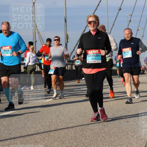 03.10.2025 - Köhlbrandbrückenlauf Strokosch-Dieckow http://msf.ph/oto/9119580 03.10.2025 09:53:40 Position 2 2600, 1740, 1917, 2460 meine-sportfotos.de