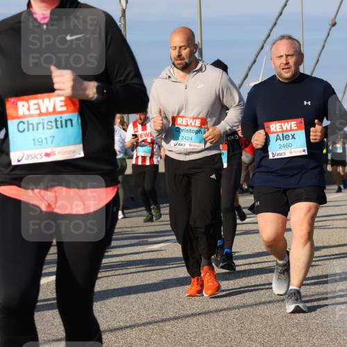 03.10.2025 - Köhlbrandbrückenlauf Strokosch-Dieckow http://msf.ph/oto/9119590 03.10.2025 09:53:42 Position 2 1917, 2424, 2460 meine-sportfotos.de