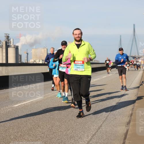 03.10.2025 - Köhlbrandbrückenlauf Lena Gebhardt http://msf.ph/oto/9119605 03.10.2025 09:45:30 Position 2 3307, 2889 meine-sportfotos.de