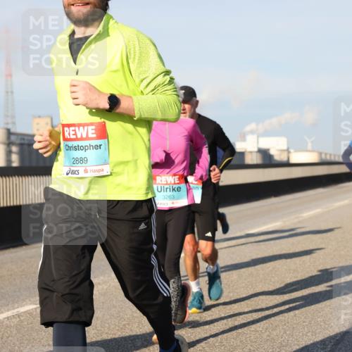 03.10.2025 - Köhlbrandbrückenlauf Lena Gebhardt http://msf.ph/oto/9119628 03.10.2025 09:45:31 Position 2 2889, 3263 meine-sportfotos.de