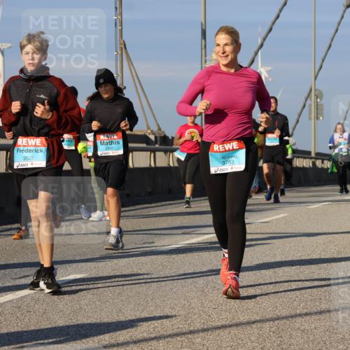 03.10.2025 - Köhlbrandbrückenlauf Strokosch-Dieckow http://msf.ph/oto/9119633 03.10.2025 09:53:45 Position 2 28, 3635, 2897, 3783 meine-sportfotos.de