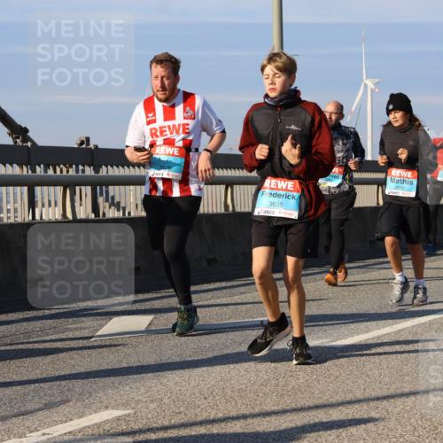 03.10.2025 - Köhlbrandbrückenlauf Strokosch-Dieckow http://msf.ph/oto/9119647 03.10.2025 09:53:46 Position 2 3635, 2897, 3783 meine-sportfotos.de