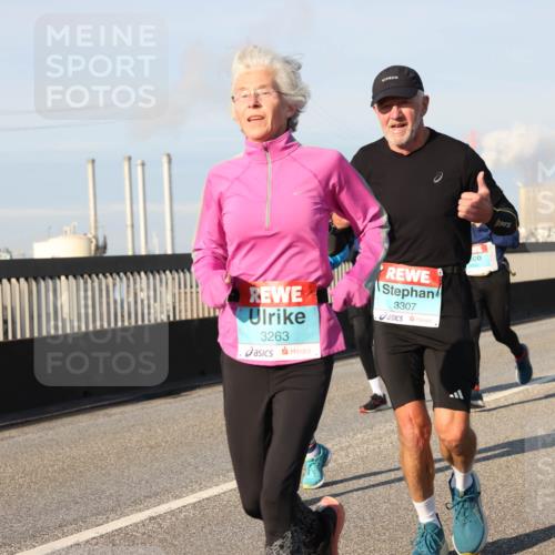 03.10.2025 - Köhlbrandbrückenlauf Lena Gebhardt http://msf.ph/oto/9119648 03.10.2025 09:45:32 Position 2 3263, 3307, 5005 meine-sportfotos.de