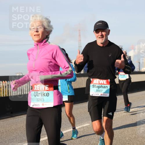 03.10.2025 - Köhlbrandbrückenlauf Lena Gebhardt http://msf.ph/oto/9119650 03.10.2025 09:45:32 Position 2 3263, 3307 meine-sportfotos.de