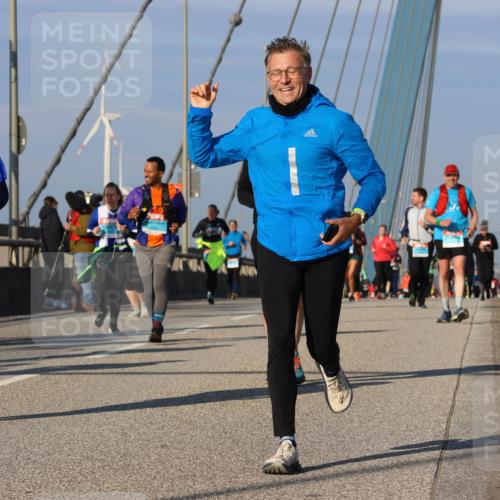 03.10.2025 - Köhlbrandbrückenlauf Strokosch-Dieckow http://msf.ph/oto/9119700 03.10.2025 09:53:49 Position 2 2142 meine-sportfotos.de