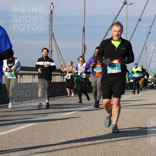 03.10.2025 - Köhlbrandbrückenlauf Strokosch-Dieckow http://msf.ph/oto/9119704 03.10.2025 09:53:52 Position 2 2142, 2200, 2180 meine-sportfotos.de