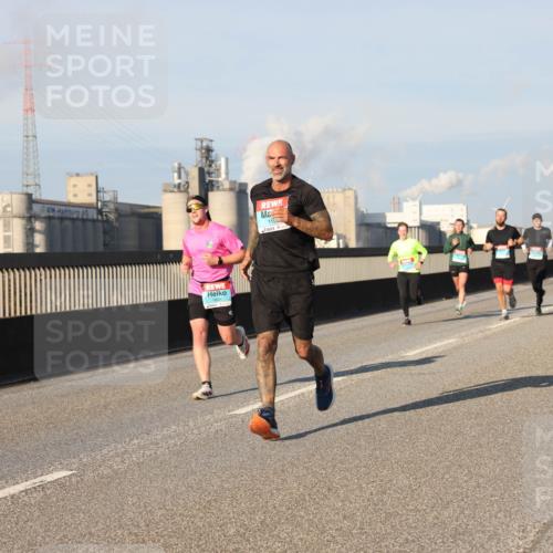 03.10.2025 - Köhlbrandbrückenlauf Lena Gebhardt http://msf.ph/oto/9119726 03.10.2025 09:45:39 Position 2 1820, 119 meine-sportfotos.de