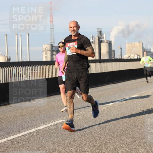 03.10.2025 - Köhlbrandbrückenlauf Lena Gebhardt http://msf.ph/oto/9119747 03.10.2025 09:45:40 Position 2  meine-sportfotos.de