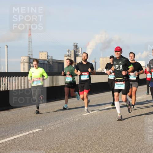 03.10.2025 - Köhlbrandbrückenlauf Lena Gebhardt http://msf.ph/oto/9119830 03.10.2025 09:45:43 Position 2 3264, 1146 meine-sportfotos.de