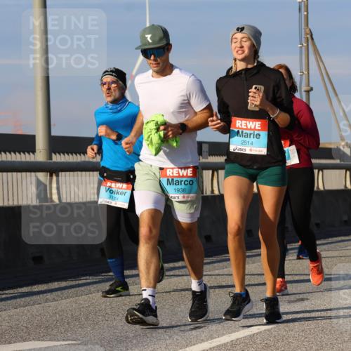 03.10.2025 - Köhlbrandbrückenlauf Strokosch-Dieckow http://msf.ph/oto/9119834 03.10.2025 09:54:06 Position 2 3114, 1938, 2514, 1861 meine-sportfotos.de