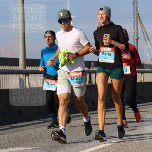 03.10.2025 - Köhlbrandbrückenlauf Strokosch-Dieckow http://msf.ph/oto/9119840 03.10.2025 09:54:06 Position 2 3114, 1938, 2514 meine-sportfotos.de