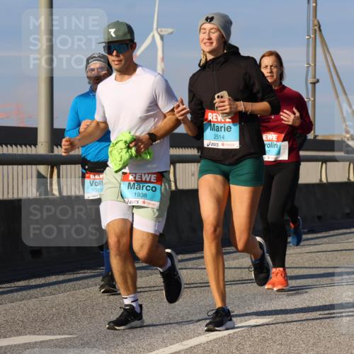 03.10.2025 - Köhlbrandbrückenlauf Strokosch-Dieckow http://msf.ph/oto/9119851 03.10.2025 09:54:06 Position 2 3114, 1938, 2514, 97, 1861 meine-sportfotos.de