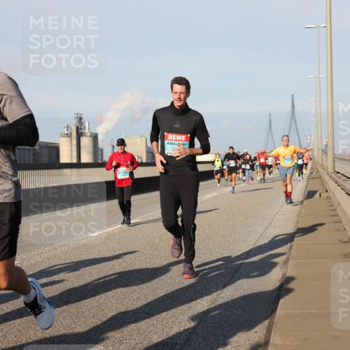 03.10.2025 - Köhlbrandbrückenlauf Lena Gebhardt http://msf.ph/oto/9119909 03.10.2025 09:45:46 Position 2 3817 meine-sportfotos.de