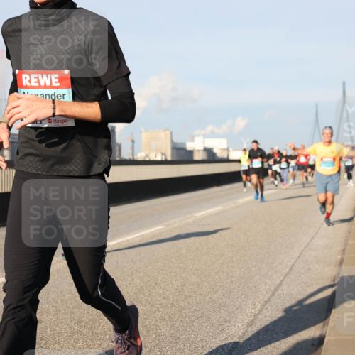 03.10.2025 - Köhlbrandbrückenlauf Lena Gebhardt http://msf.ph/oto/9119928 03.10.2025 09:45:47 Position 2  meine-sportfotos.de