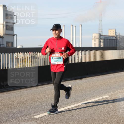03.10.2025 - Köhlbrandbrückenlauf Lena Gebhardt http://msf.ph/oto/9119958 03.10.2025 09:45:48 Position 2 3224 meine-sportfotos.de