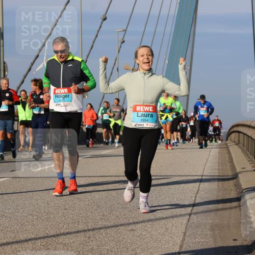 03.10.2025 - Köhlbrandbrückenlauf Strokosch-Dieckow http://msf.ph/oto/9119992 03.10.2025 09:54:19 Position 2 3619, 3620, 1954 meine-sportfotos.de