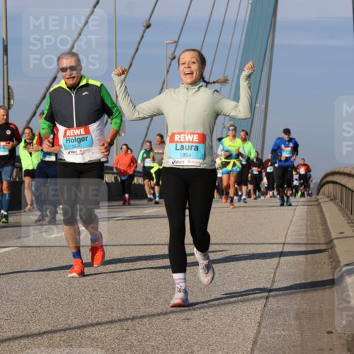 03.10.2025 - Köhlbrandbrückenlauf Strokosch-Dieckow http://msf.ph/oto/9120010 03.10.2025 09:54:19 Position 2 36194, 3620, 1954 meine-sportfotos.de