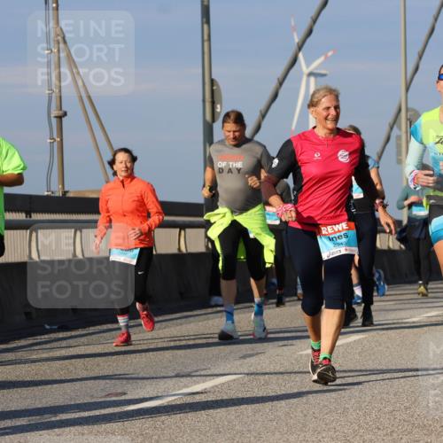 03.10.2025 - Köhlbrandbrückenlauf Strokosch-Dieckow http://msf.ph/oto/9120063 03.10.2025 09:54:26 Position 2 2943, 1452 meine-sportfotos.de
