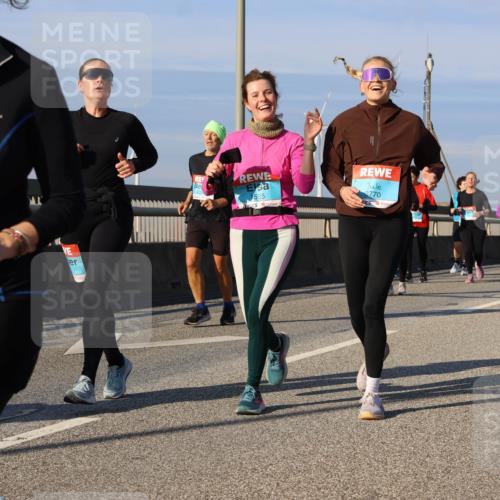 03.10.2025 - Köhlbrandbrückenlauf Strokosch-Dieckow http://msf.ph/oto/9120134 03.10.2025 09:54:40 Position 2 1698, 1585, 3770 meine-sportfotos.de