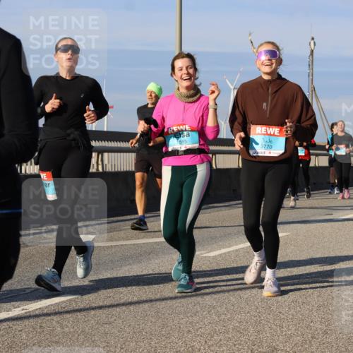 03.10.2025 - Köhlbrandbrückenlauf Strokosch-Dieckow http://msf.ph/oto/9120138 03.10.2025 09:54:40 Position 2 1698, 1585, 3770 meine-sportfotos.de