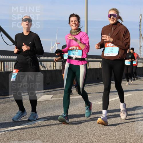 03.10.2025 - Köhlbrandbrückenlauf Strokosch-Dieckow http://msf.ph/oto/9120147 03.10.2025 09:54:40 Position 2 2309, 1585, 3770 meine-sportfotos.de