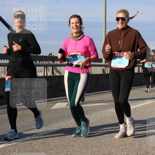 03.10.2025 - Köhlbrandbrückenlauf Strokosch-Dieckow http://msf.ph/oto/9120158 03.10.2025 09:54:40 Position 2 114, 1585, 3770 meine-sportfotos.de