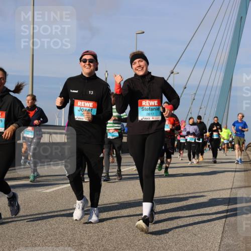 03.10.2025 - Köhlbrandbrückenlauf Strokosch-Dieckow http://msf.ph/oto/9120204 03.10.2025 09:54:46 Position 2 1992, 13, 26, 2617 meine-sportfotos.de