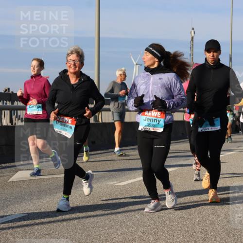03.10.2025 - Köhlbrandbrückenlauf Strokosch-Dieckow http://msf.ph/oto/9120265 03.10.2025 09:54:51 Position 2 2129, 1934, 3535, 3538 meine-sportfotos.de